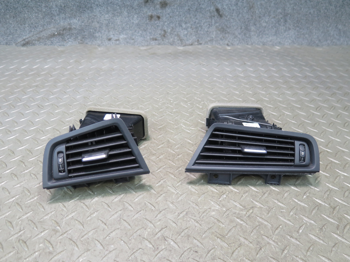 11-16 BMW F10 550iX Set of 2 Dash Front Left & Right A/C Air Vent Grille OEM