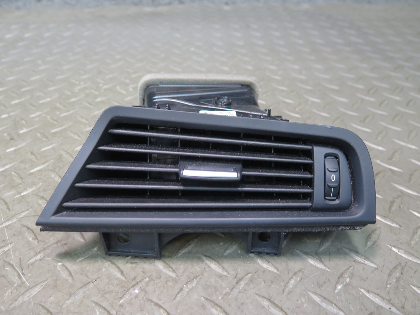 11-16 BMW F10 550iX Set of 2 Dash Front Left & Right A/C Air Vent Grille OEM