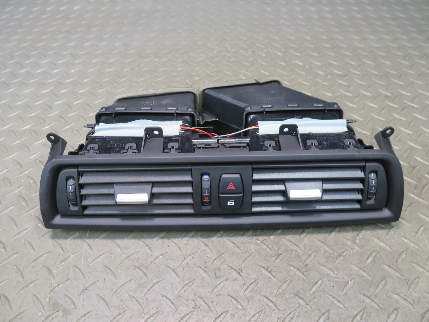 11-16 BMW F10 550iX Dash Center A/C Air Vent Grille w Hazard Switch OEM