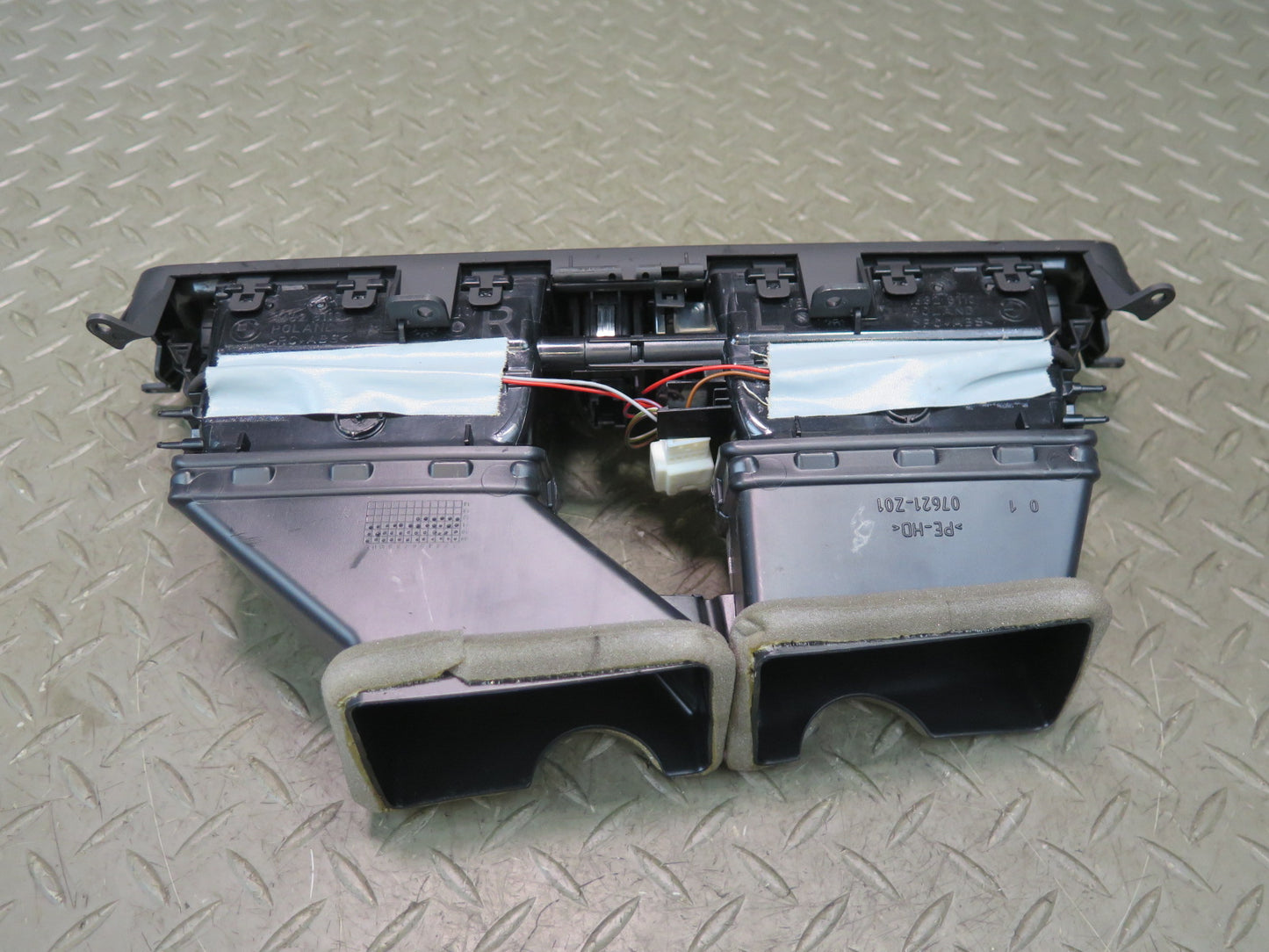 11-16 BMW F10 550iX Dash Center A/C Air Vent Grille w Hazard Switch OEM