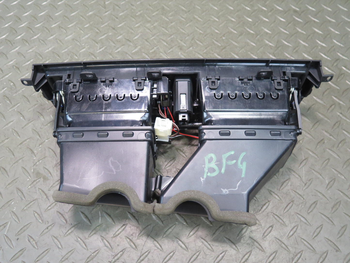 11-16 BMW F10 550iX Dash Center A/C Air Vent Grille w Hazard Switch OEM