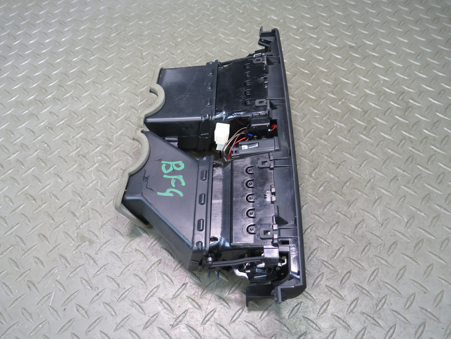 11-16 BMW F10 550iX Dash Center A/C Air Vent Grille w Hazard Switch OEM