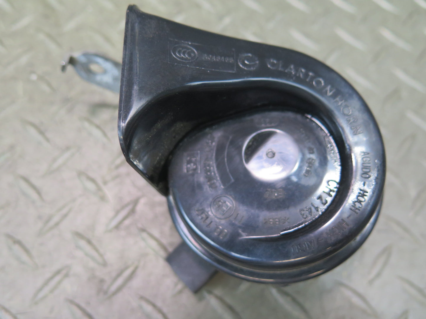11-16 BMW F10 550iX Set of 2 High & Low Tone Note Horn Pitch Signal OEM
