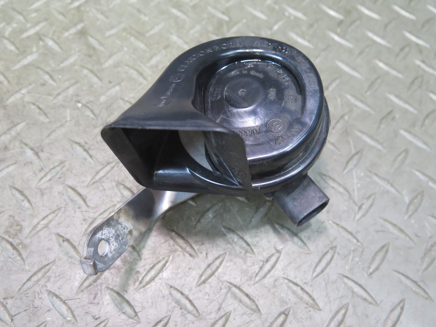 11-16 BMW F10 550iX Set of 2 High & Low Tone Note Horn Pitch Signal OEM