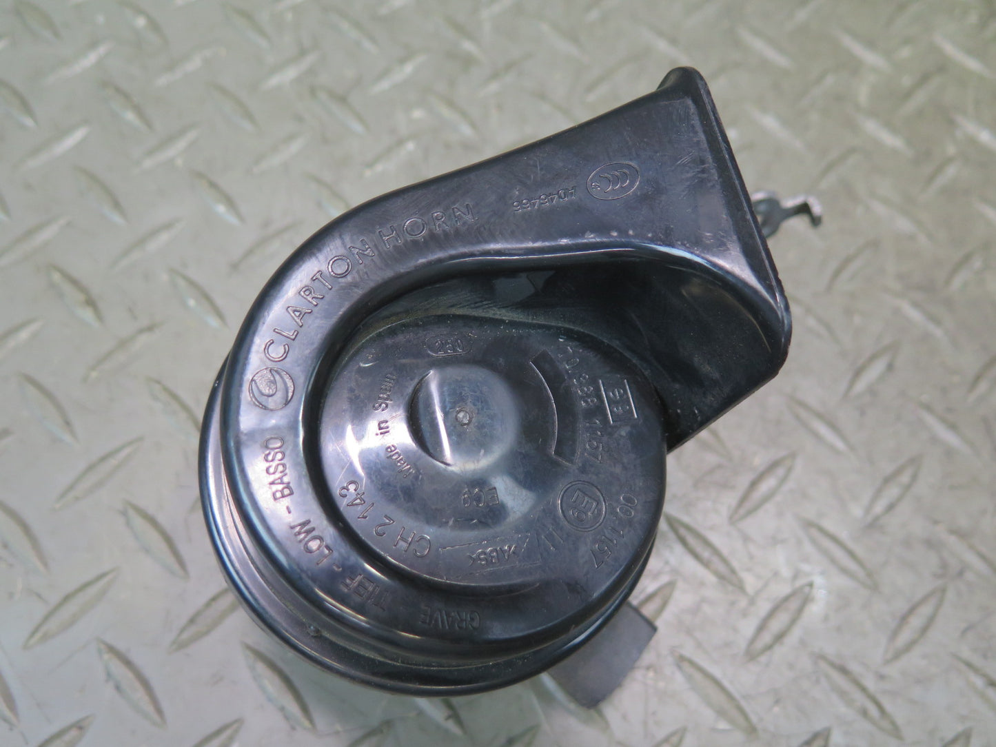 11-16 BMW F10 550iX Set of 2 High & Low Tone Note Horn Pitch Signal OEM
