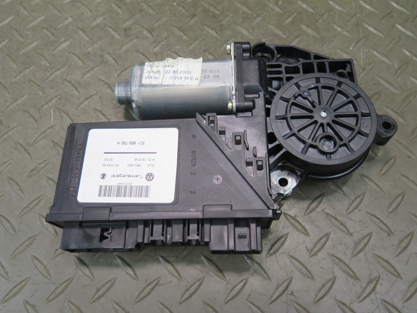 2003-2010 Porsche Cayenne 955 Front Right Door Window Regulator Motor 3D1959792A
