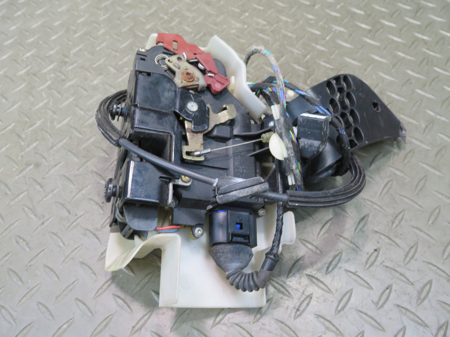 2003-2010 Porsche Cayenne 955 Front Left Door Lock Latch Actuator