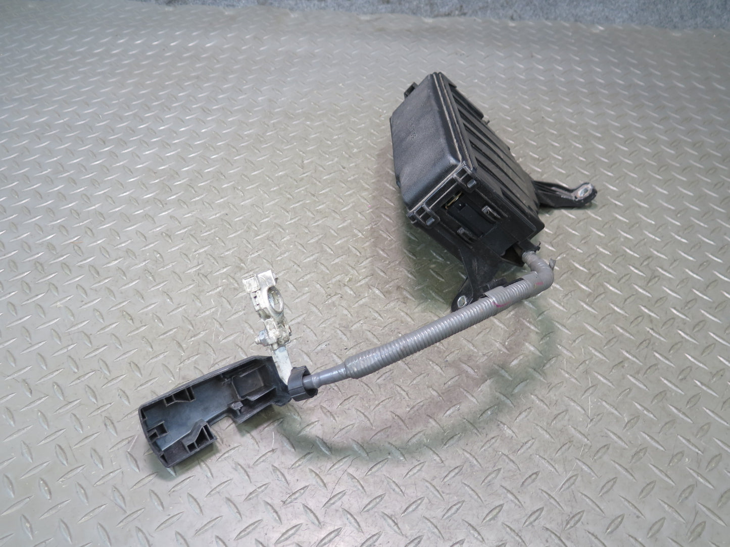 16-17 Lexus GSC16L RC350 RC300 Engine Positive Battery Fuse Panel w Terminal OEM