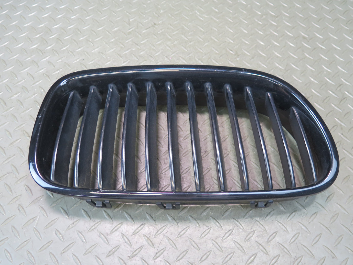 11-13 BMW F10 550iX Set of 2 Front Left & Right Bumper Kidney Grille OEM