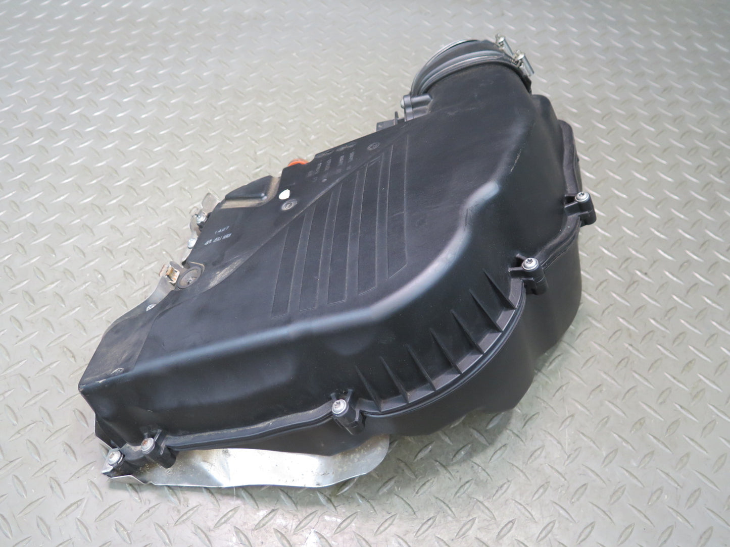 11-13 BMW F12 F10 550i N63 Right Air Intake Cleaner Filter Box w MAF Sensor OEM