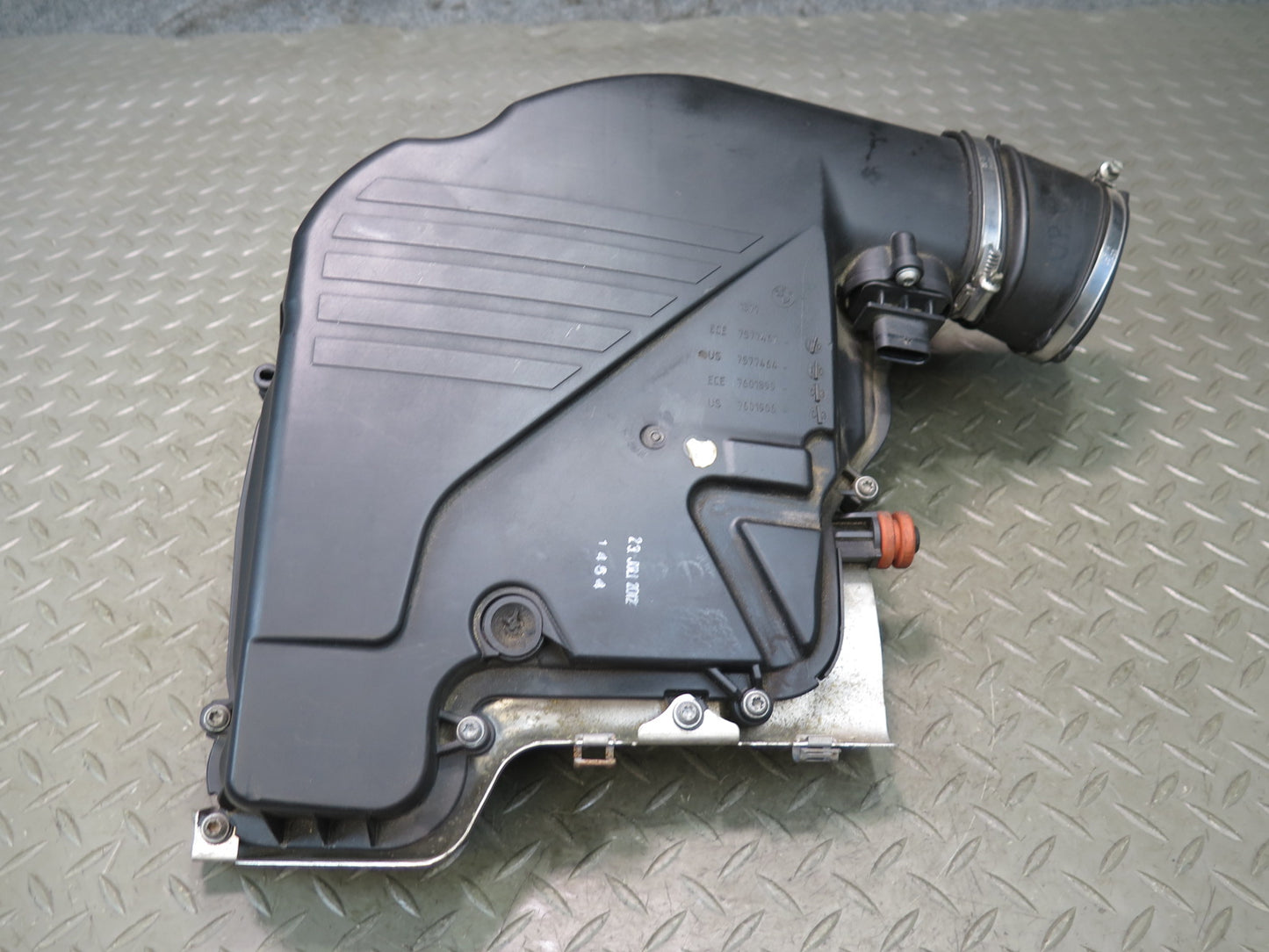 11-13 BMW F12 F10 550i N63 Left Air Intake Cleaner Filter Box w MAF Sensor OEM