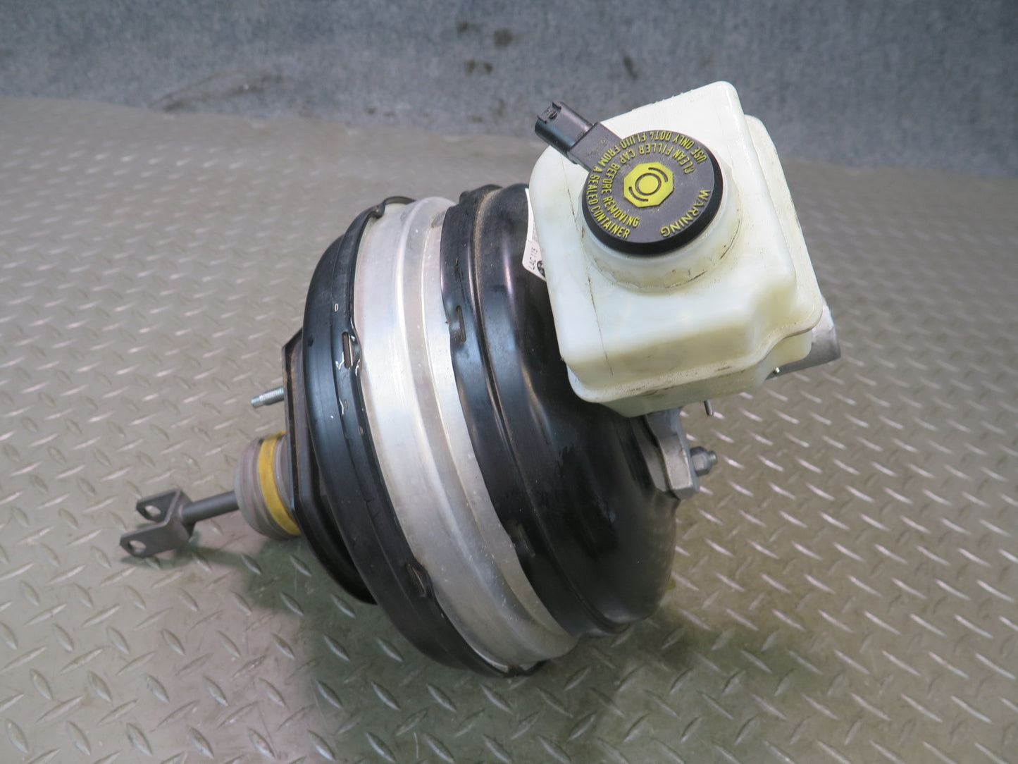 11-16 BMW F12 F13 F10 550i Brake Master Cylinder Booster Fluid Reservoir OEM