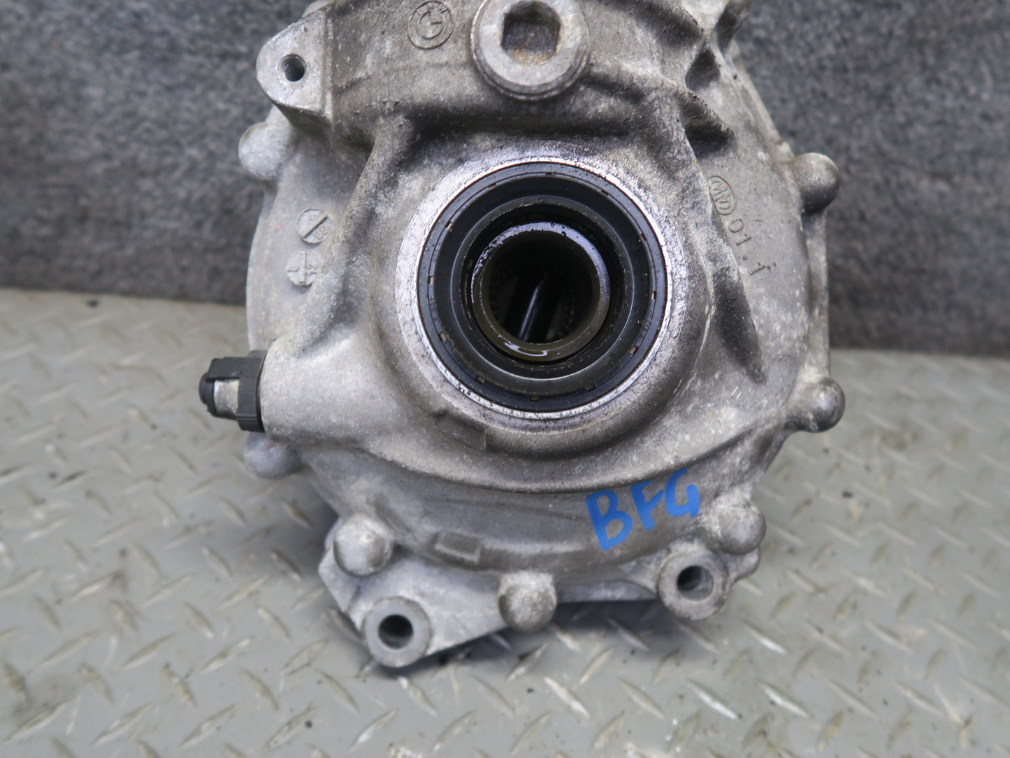 11-13 BMW F10 550iX AWD Front Differential Carrier 3.08 Ratio 7578155 OEM