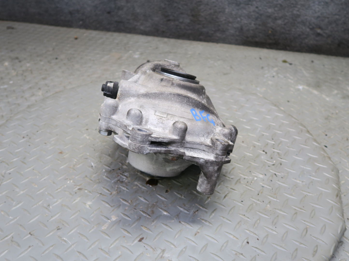 11-13 BMW F10 550iX AWD Front Differential Carrier 3.08 Ratio 7578155 OEM