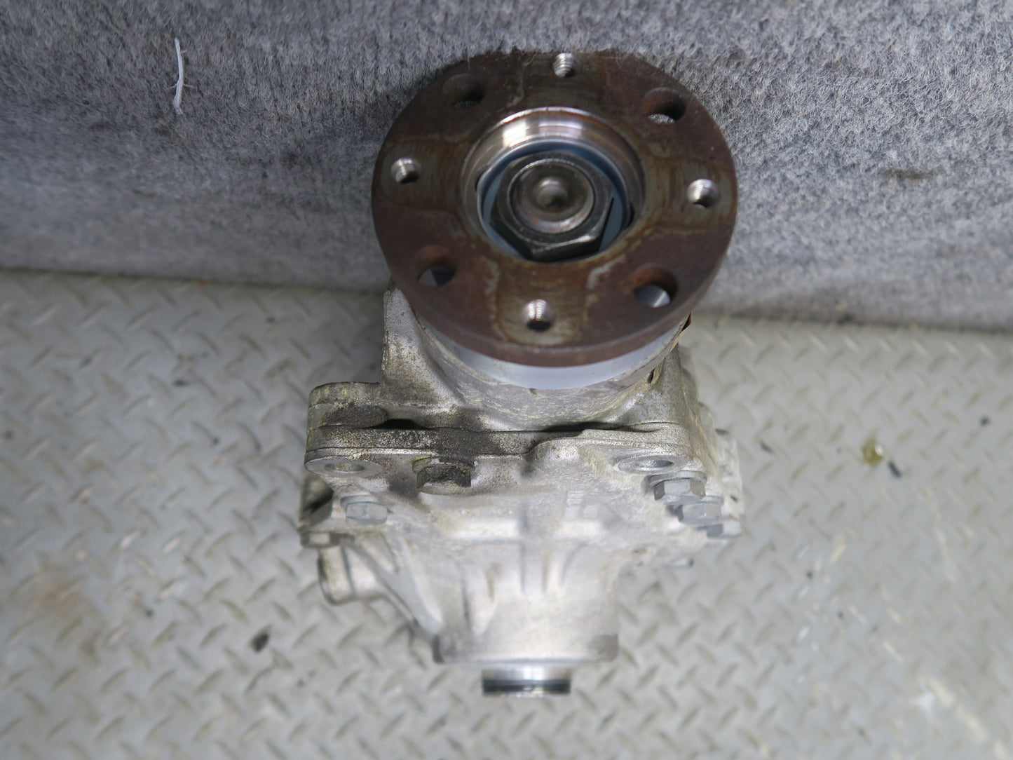 11-13 BMW F10 550iX AWD Front Differential Carrier 3.08 Ratio 7578155 OEM