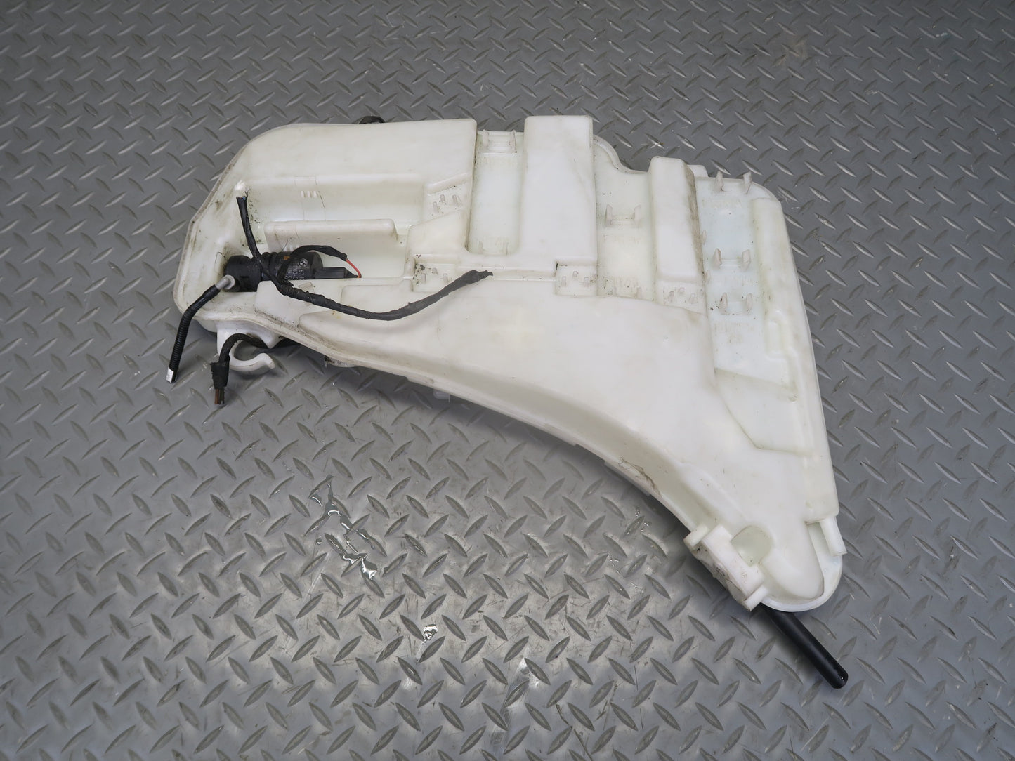 11-16 BMW F10 550iX Windshield Washer Fluid Reservoir Tank w Neck & Pump OEM