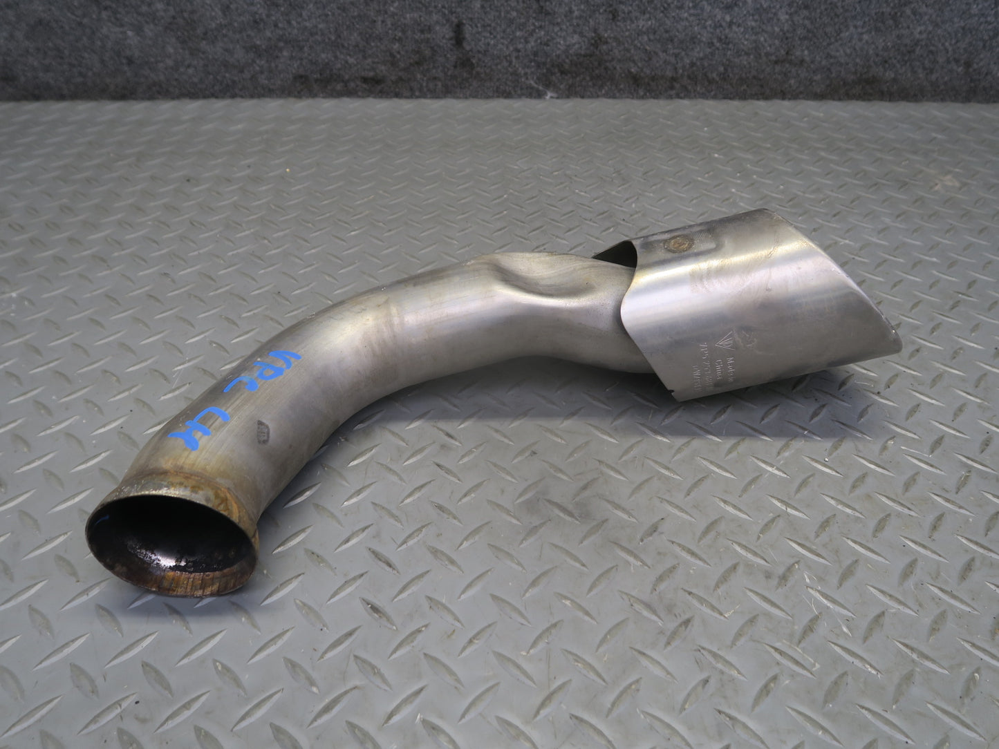 2015-2018 Porsche Cayenne 958 Rear Exhaust Dual Muffler Tip Pipe Set of 4
