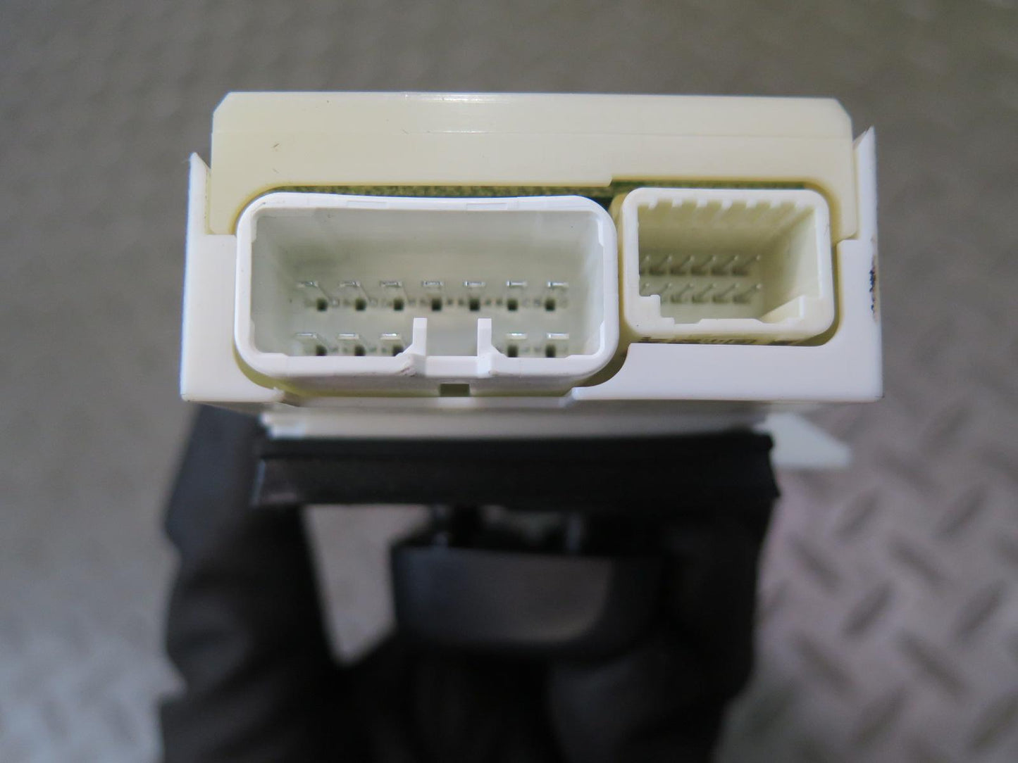 15-17 Lexus GSC16L RC300 RC350 Front Right Seat Adjustment Control Switch OEM