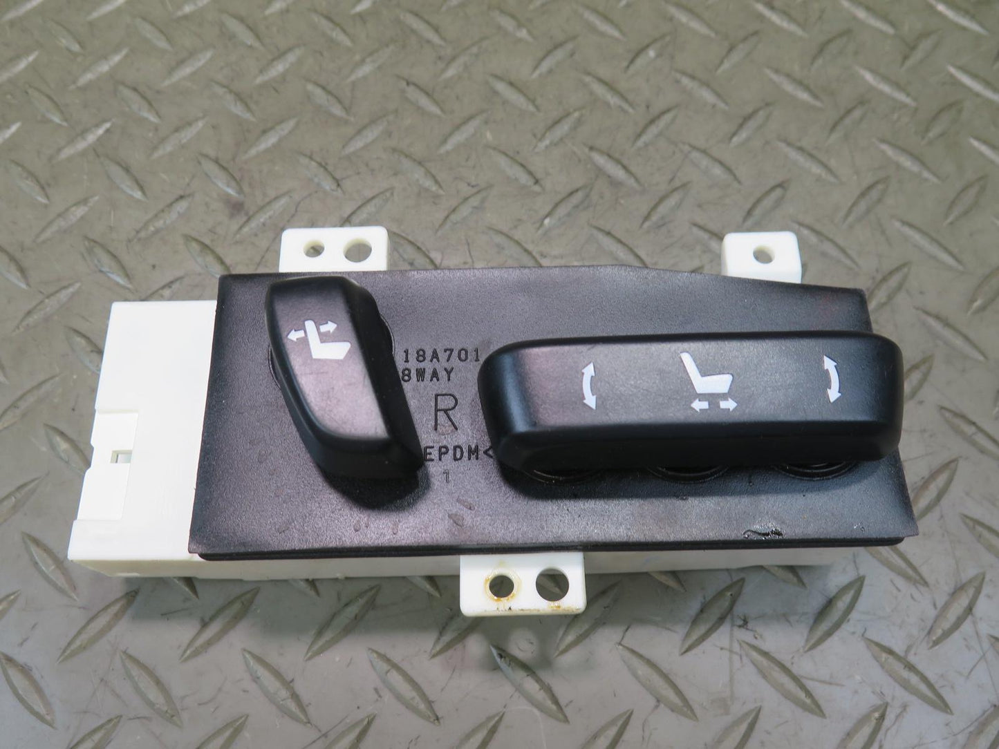 15-17 Lexus GSC16L RC300 RC350 Front Right Seat Adjustment Control Switch OEM