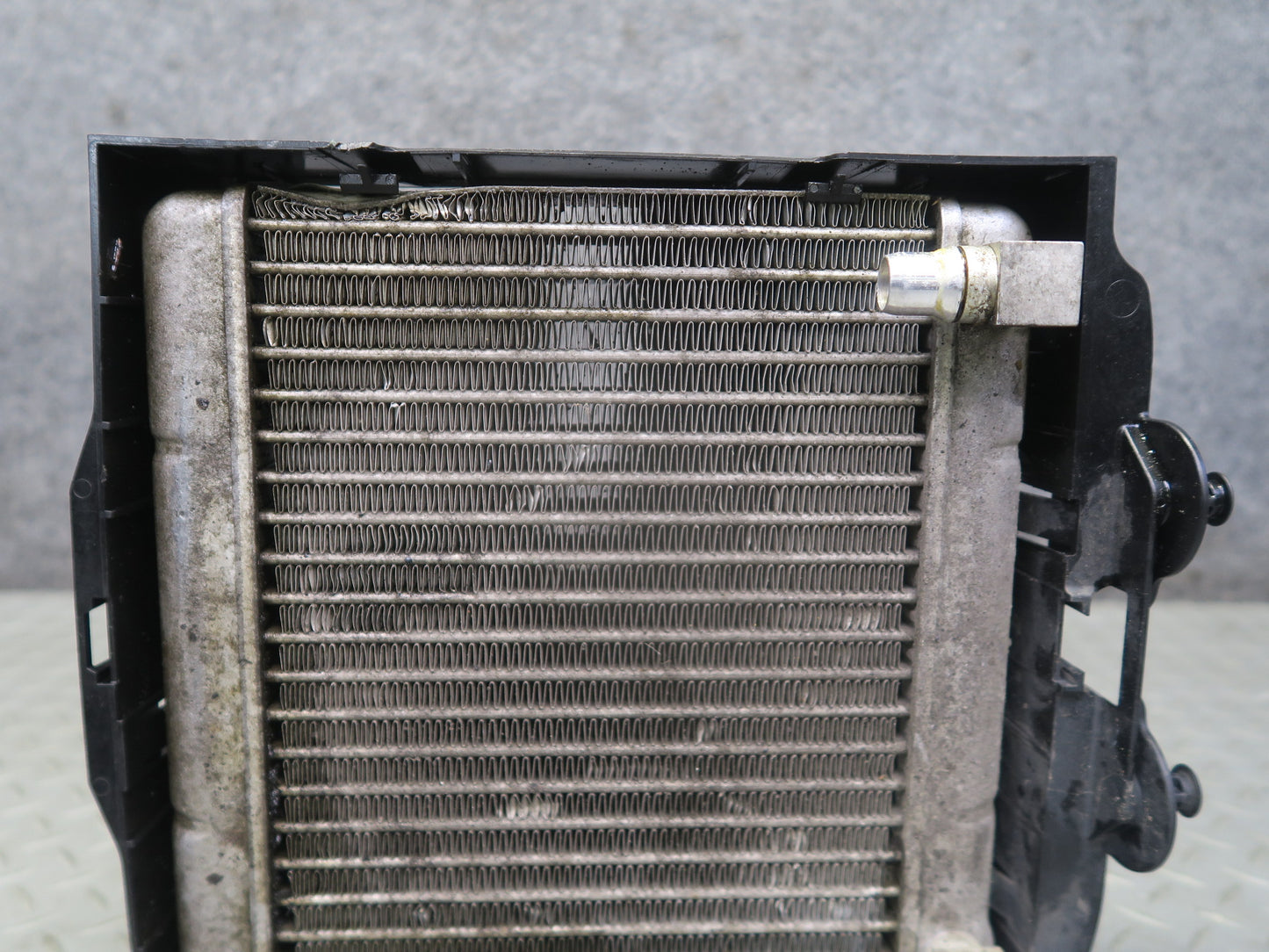 11-16 BMW F07 F10 550iX Right Engine Oil Cooler Radiator w Shroud 7572542 OEM