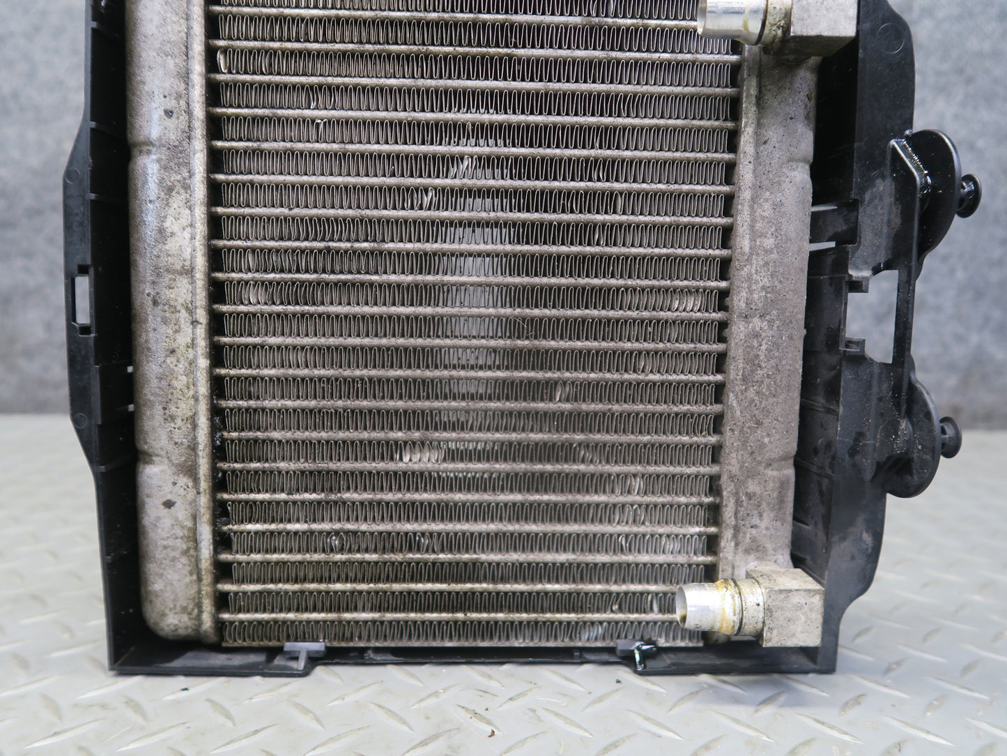 11-16 BMW F07 F10 550iX Right Engine Oil Cooler Radiator w Shroud 7572542 OEM