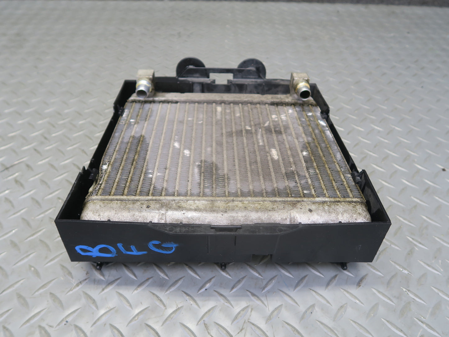 11-16 BMW F07 F10 550iX Right Engine Oil Cooler Radiator w Shroud 7572542 OEM
