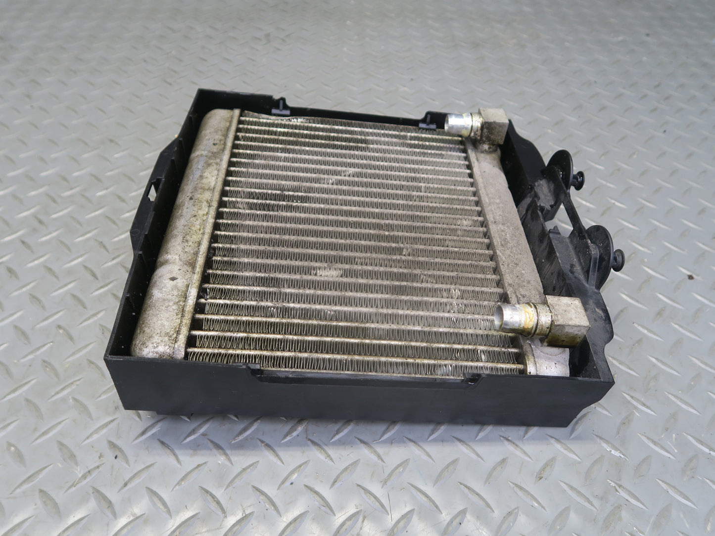 11-16 BMW F07 F10 550iX Right Engine Oil Cooler Radiator w Shroud 7572542 OEM