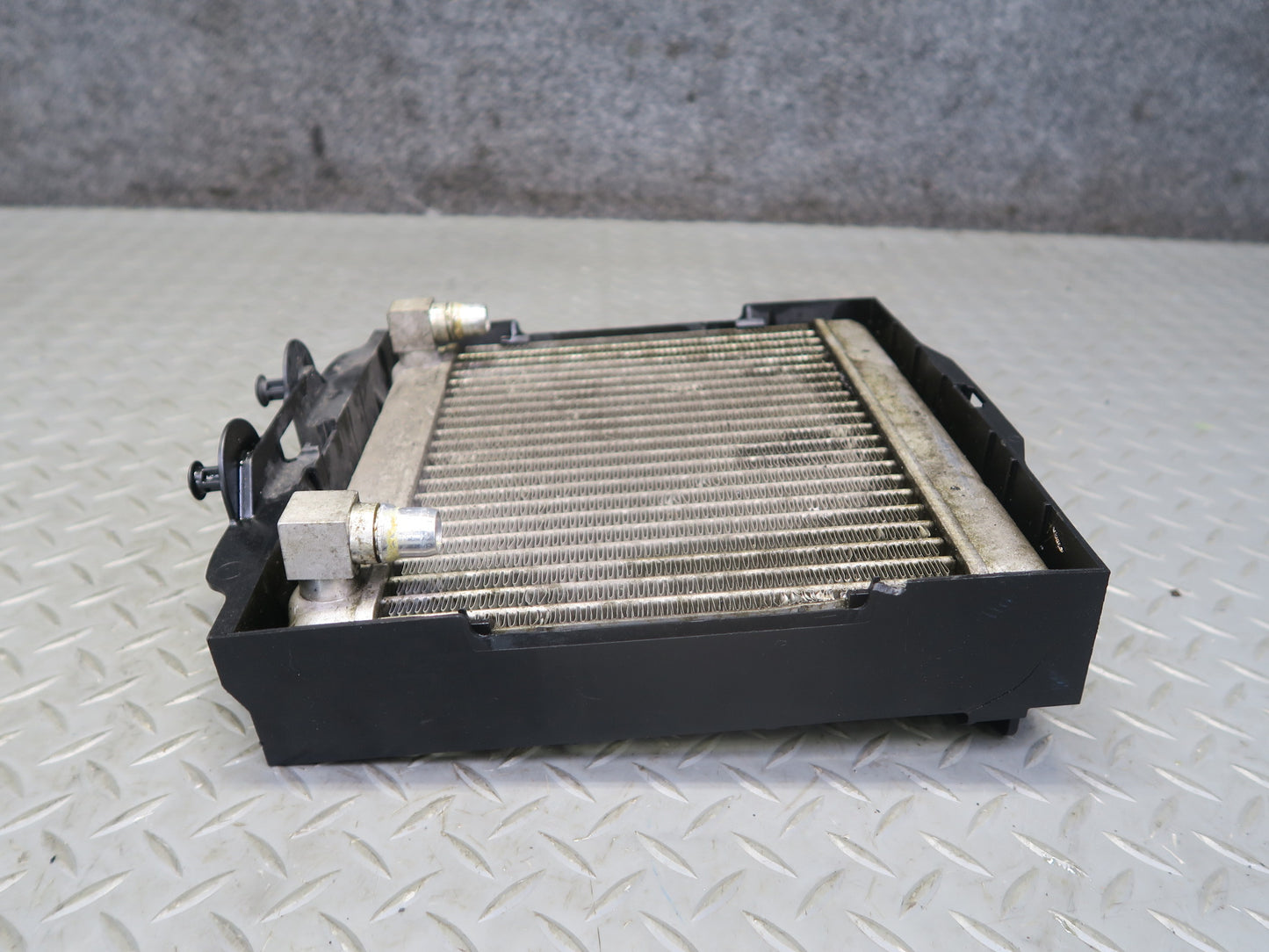 11-16 BMW F07 F10 550iX Right Engine Oil Cooler Radiator w Shroud 7572542 OEM