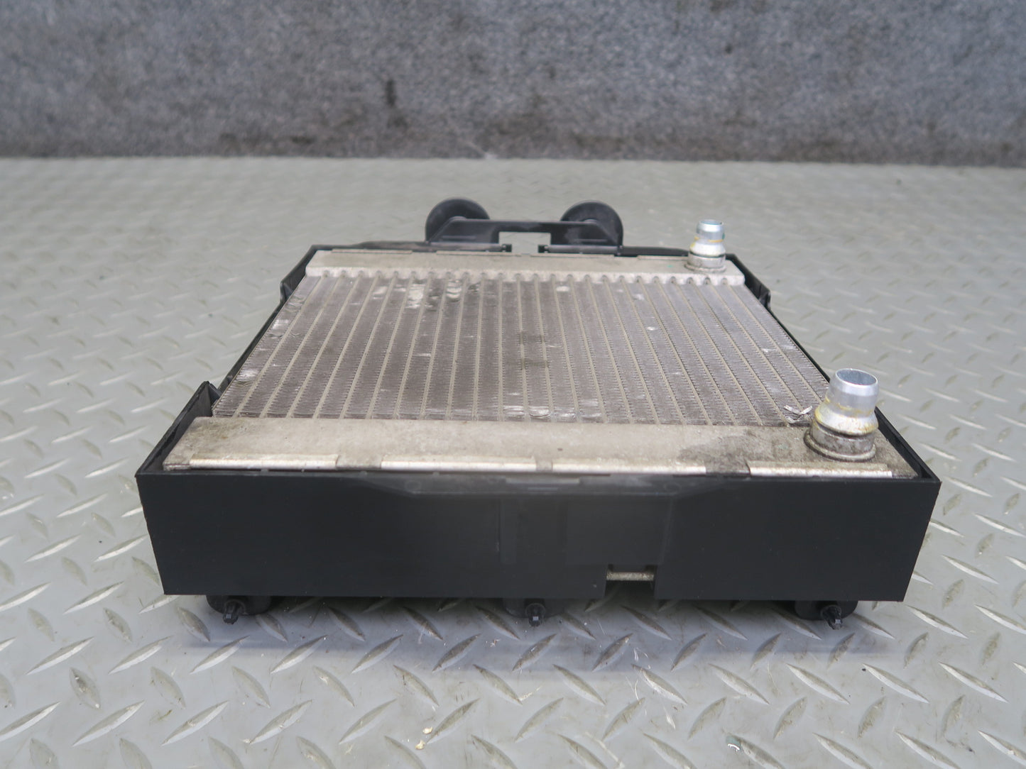 11-16 BMW F07 F10 550iX Left Engine Oil Cooler Radiator w Shroud 7805630 OEM