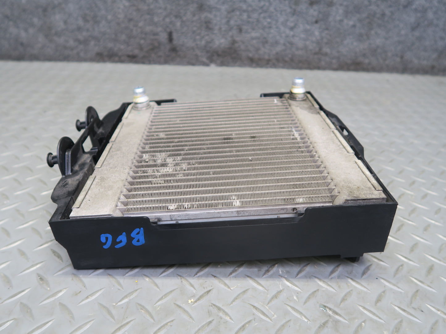 11-16 BMW F07 F10 550iX Left Engine Oil Cooler Radiator w Shroud 7805630 OEM
