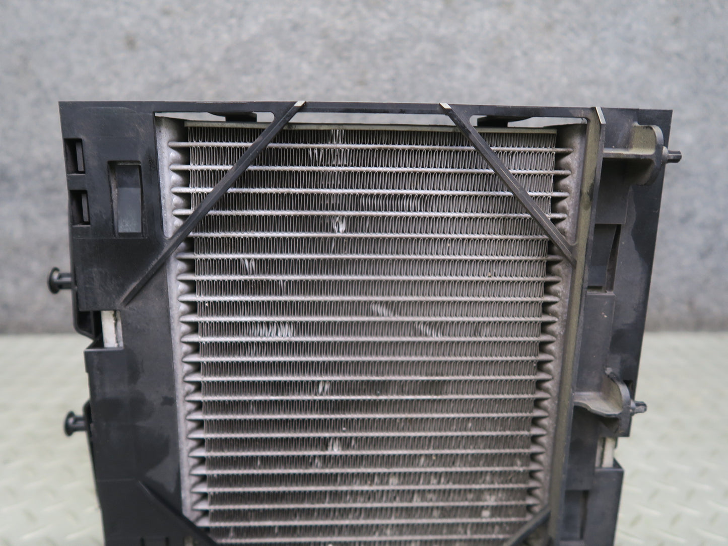 11-16 BMW F07 F10 550iX Left Engine Oil Cooler Radiator w Shroud 7805630 OEM