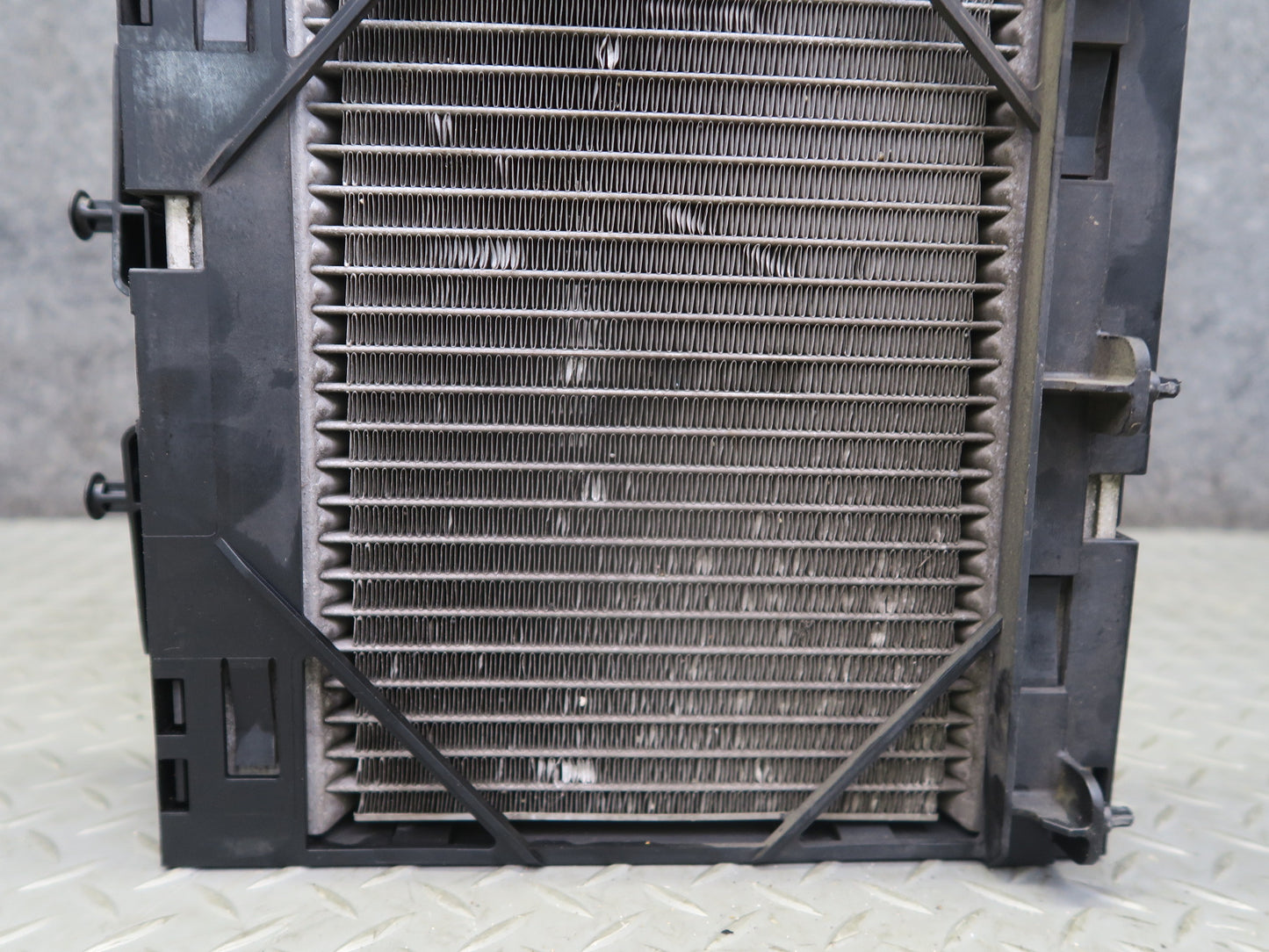 11-16 BMW F07 F10 550iX Left Engine Oil Cooler Radiator w Shroud 7805630 OEM