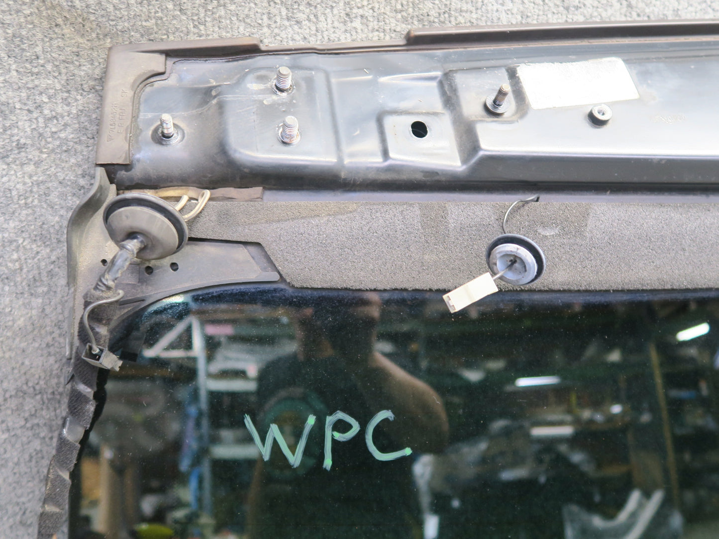 2003-2006 Porsche Cayenne 955 Rear Trunk Lid Tailgate Hatch Heated Glass Window