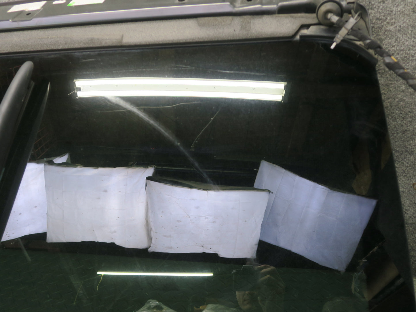 2003-2006 Porsche Cayenne 955 Rear Trunk Lid Tailgate Hatch Heated Glass Window