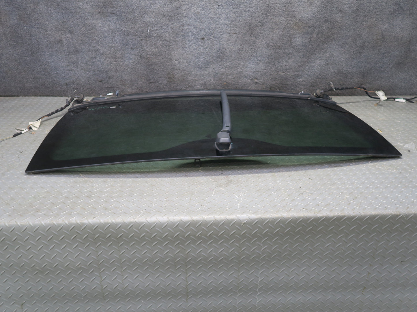2003-2006 Porsche Cayenne 955 Rear Trunk Lid Tailgate Hatch Heated Glass Window