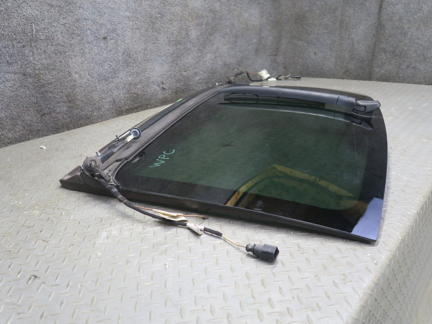 2003-2006 Porsche Cayenne 955 Rear Trunk Lid Tailgate Hatch Heated Glass Window