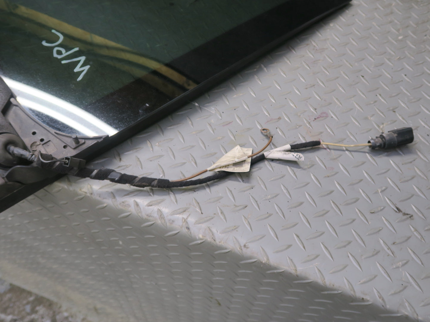 2003-2006 Porsche Cayenne 955 Rear Trunk Lid Tailgate Hatch Heated Glass Window
