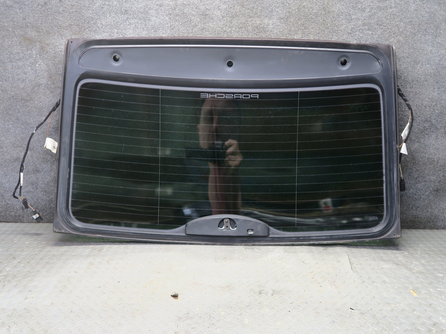 2003-2006 Porsche Cayenne 955 Rear Trunk Lid Tailgate Hatch Heated Glass Window