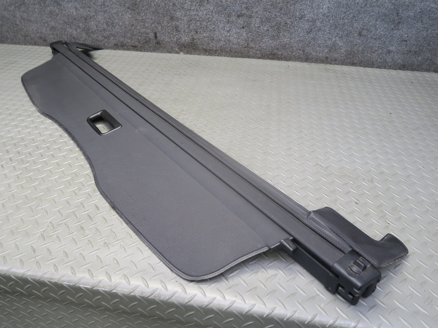 2003-2010 Porsche Cayenne 955 Rear Trunk Hatch Luggage Cargo Roller Cover