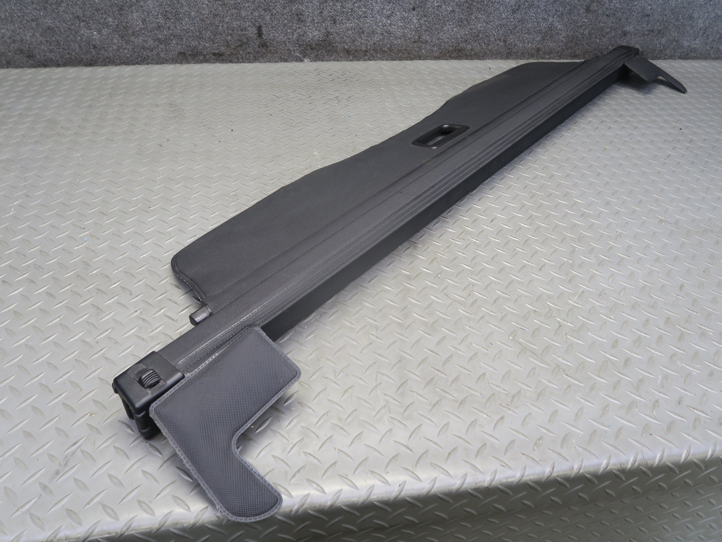 2003-2010 Porsche Cayenne 955 Rear Trunk Hatch Luggage Cargo Roller Cover