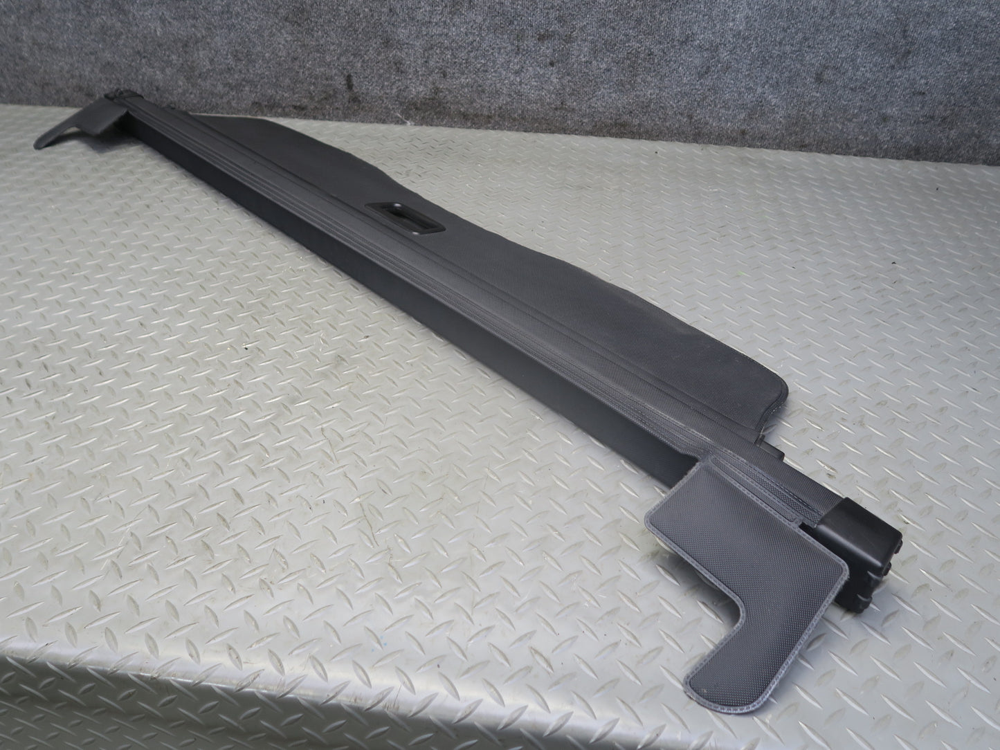 2003-2010 Porsche Cayenne 955 Rear Trunk Hatch Luggage Cargo Roller Cover