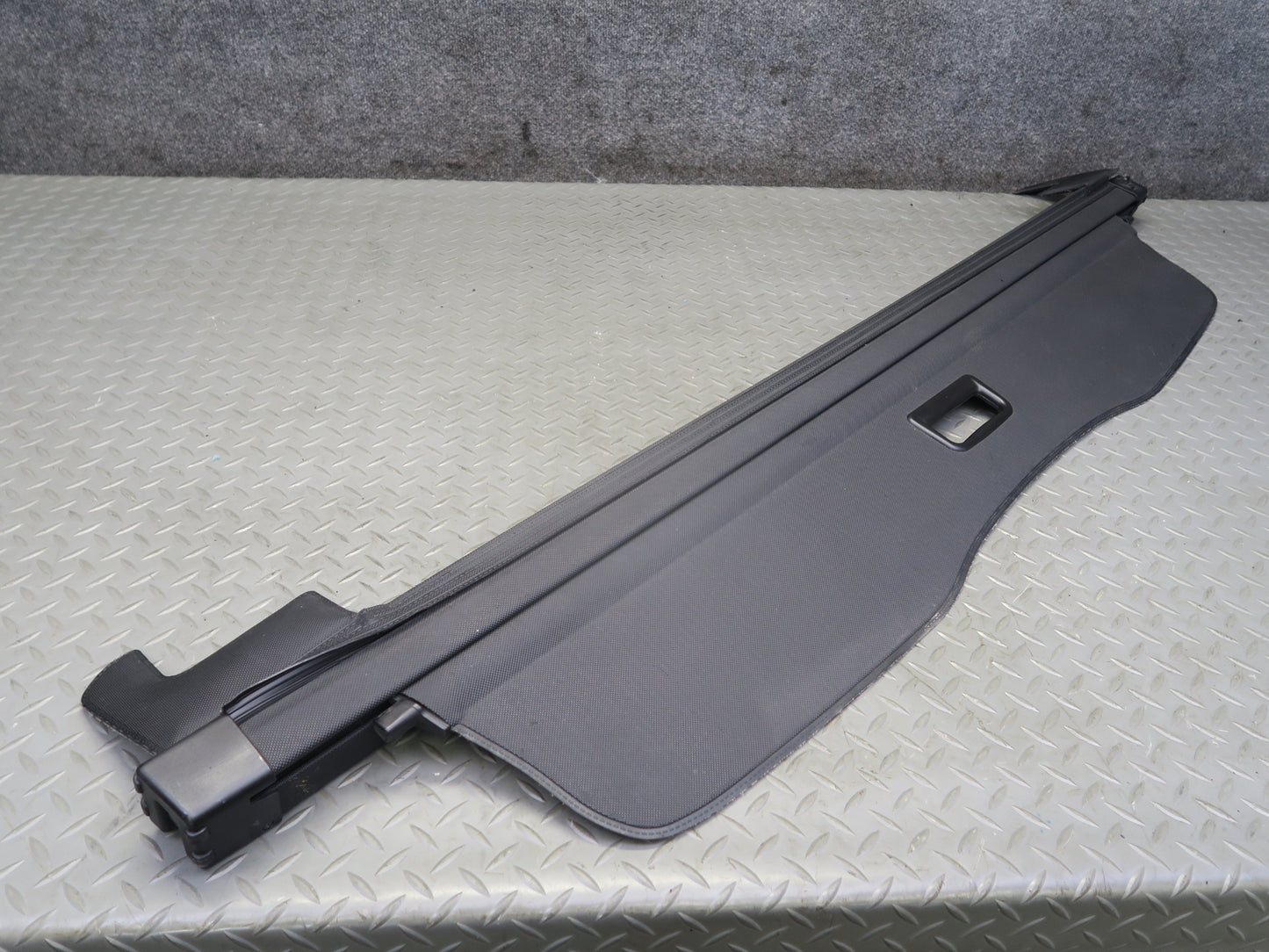 2003-2010 Porsche Cayenne 955 Rear Trunk Hatch Luggage Cargo Roller Cover