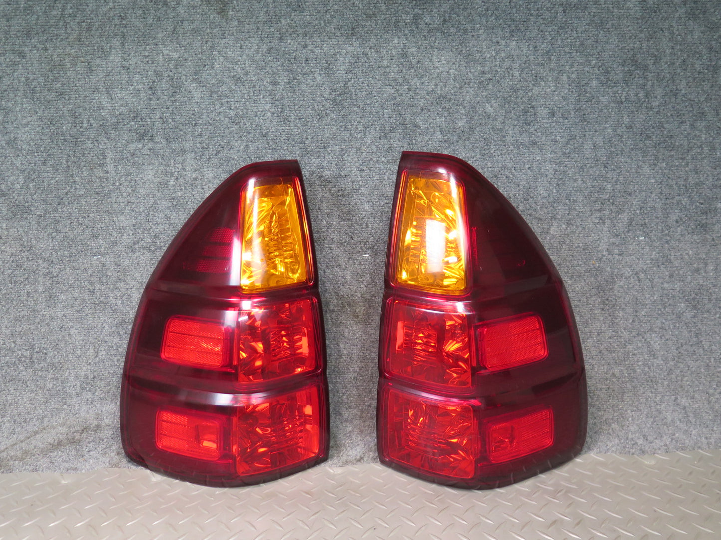 2003-2007 Lexus UZJ120L GX470 Rear Left & Right Tail Light Lamp Set of 2