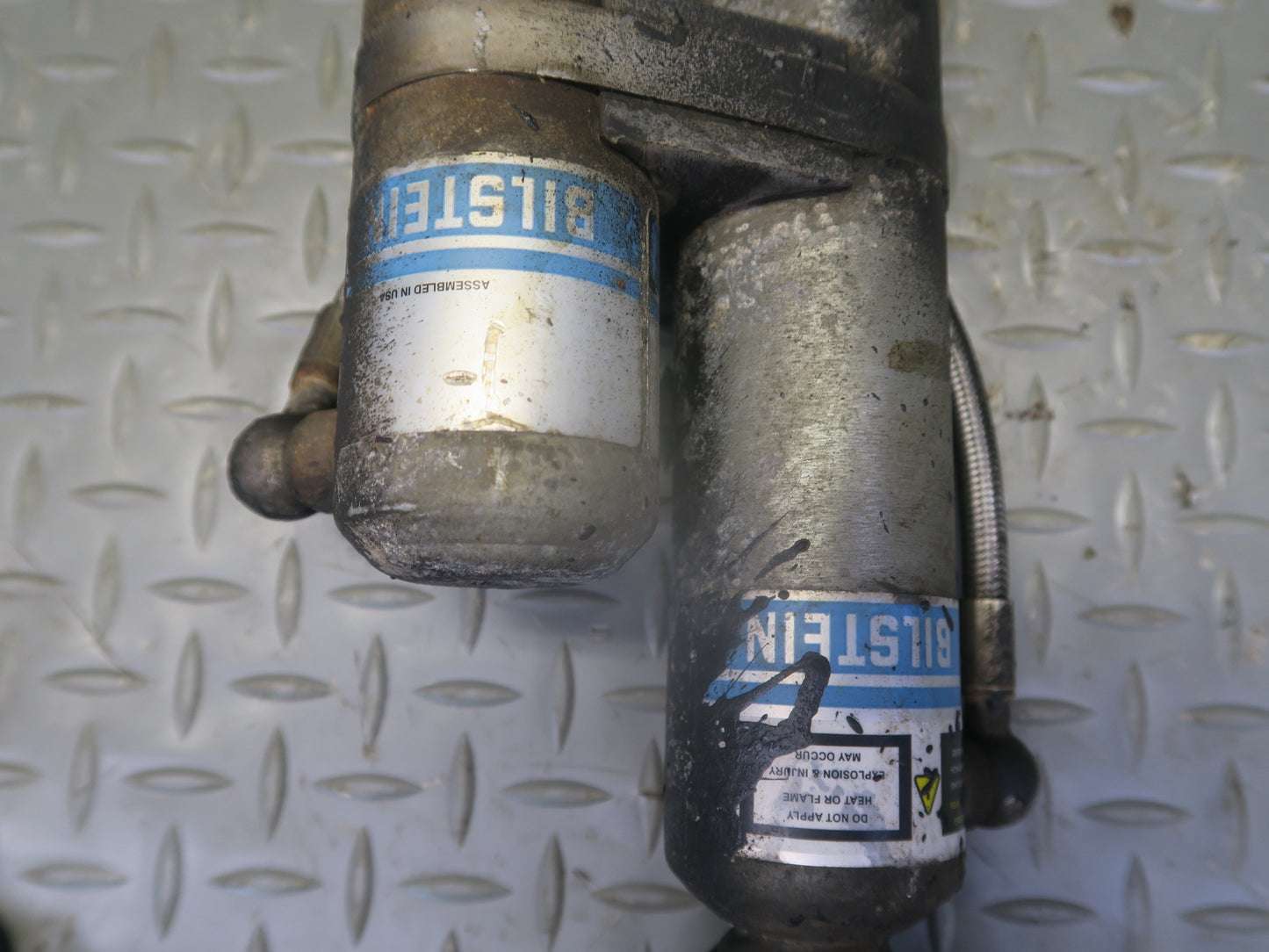 2003-2009 Hummer H2 Rear Left & Right Side Strut Shock Absorber Bilstein B8
