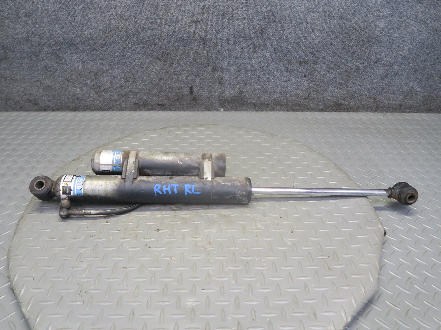 2003-2009 Hummer H2 Rear Left & Right Side Strut Shock Absorber Bilstein B8