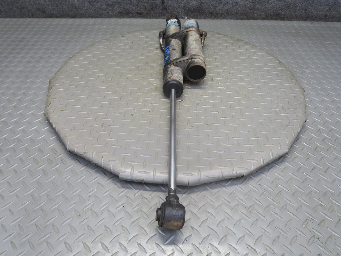 2003-2009 Hummer H2 Rear Left & Right Side Strut Shock Absorber Bilstein B8