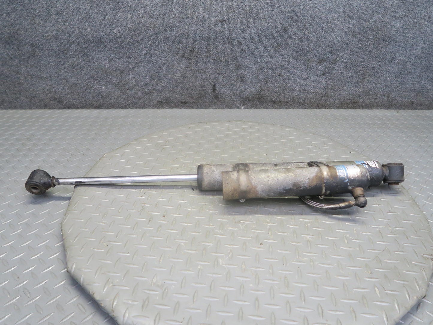 2003-2009 Hummer H2 Rear Left & Right Side Strut Shock Absorber Bilstein B8