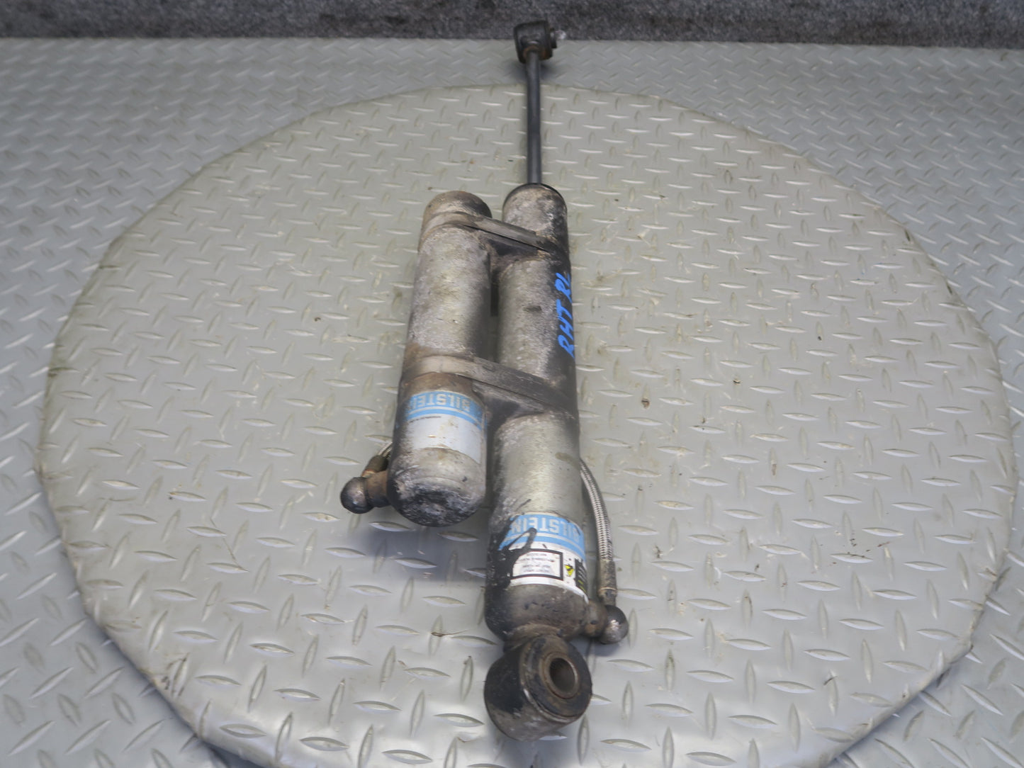 2003-2009 Hummer H2 Rear Left & Right Side Strut Shock Absorber Bilstein B8