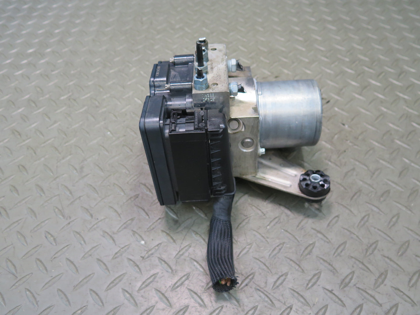 11-16 BMW F10 550iX Anti Lock Brake ABS Pump Module 6853400 OEM