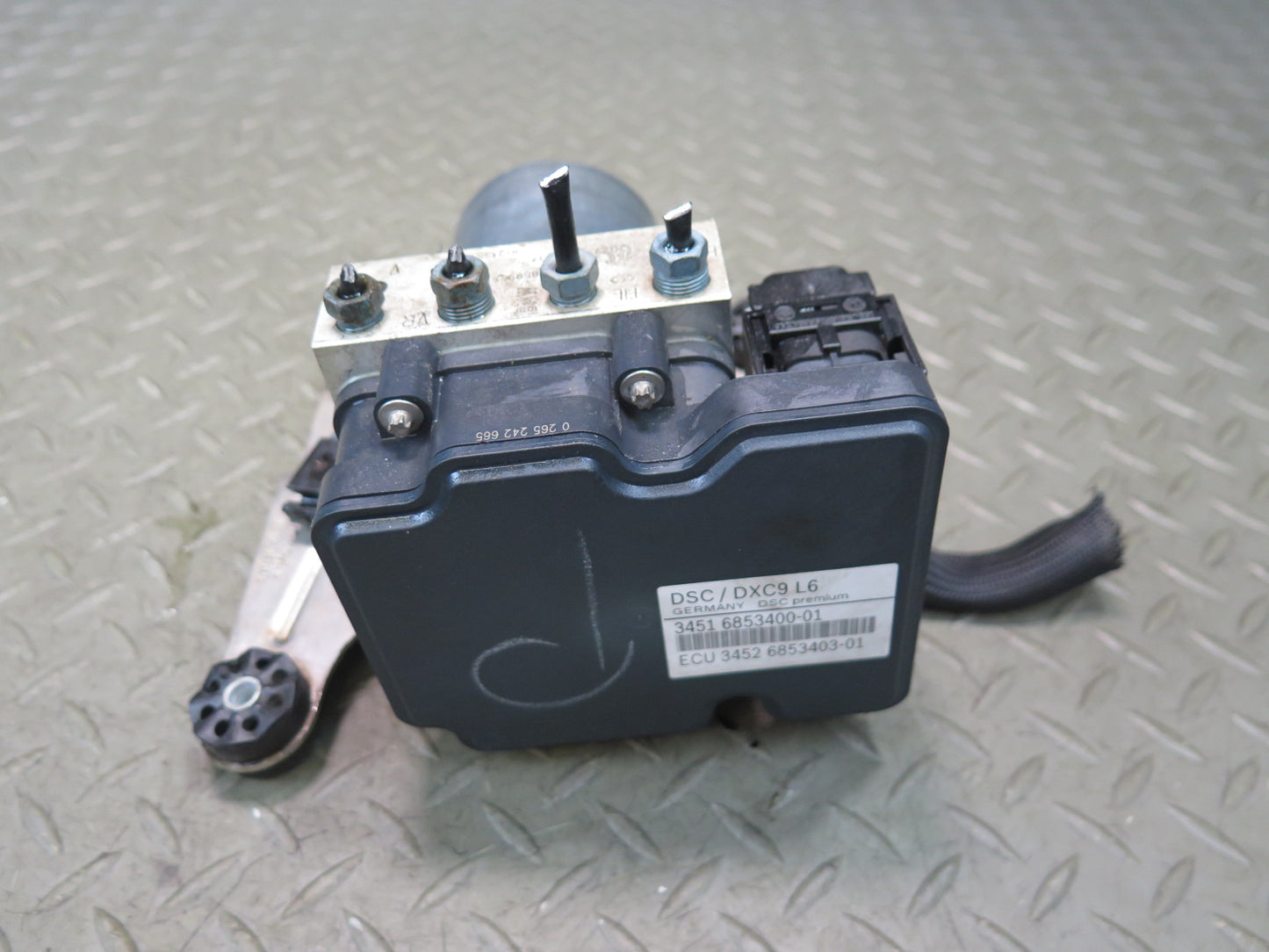 11-16 BMW F10 550iX Anti Lock Brake ABS Pump Module 6853400 OEM